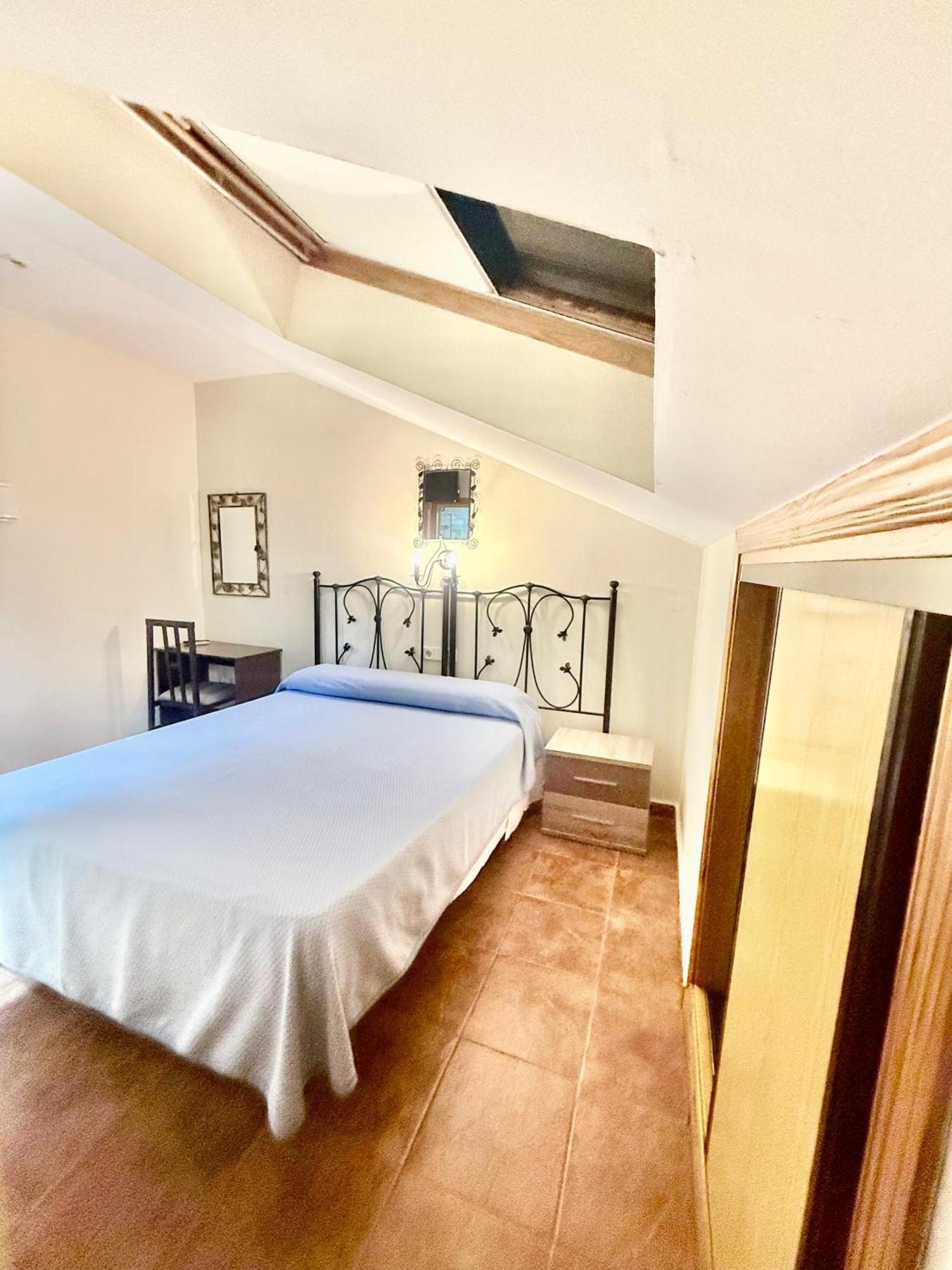 Hostal San Martin San Martín de la Vega Esterno foto